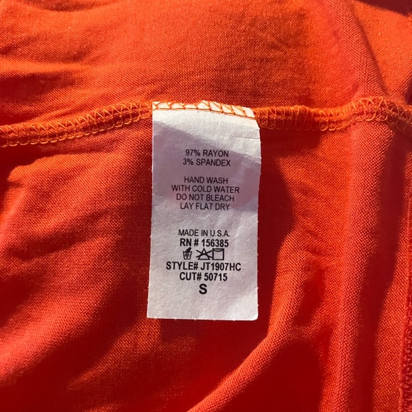 Fashion Nova short sleeve T shirt - Picture 2 of 2